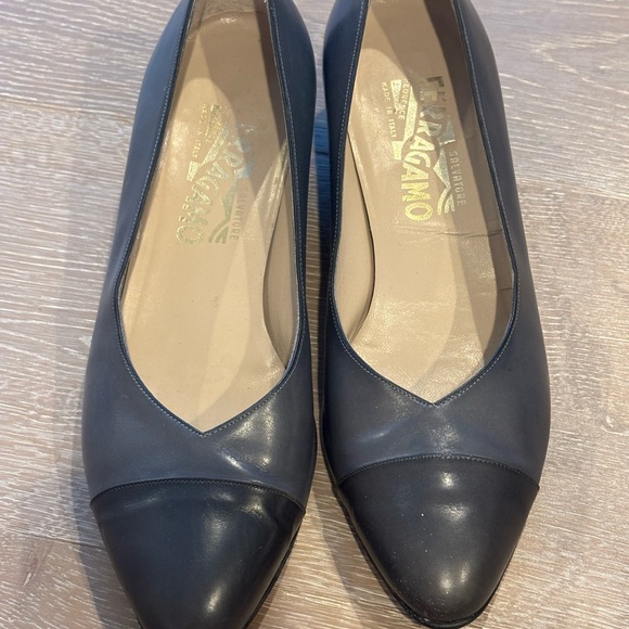 Salvatore Ferragamo Women's Dark Gray Leather Heels - Picture 1 of 10